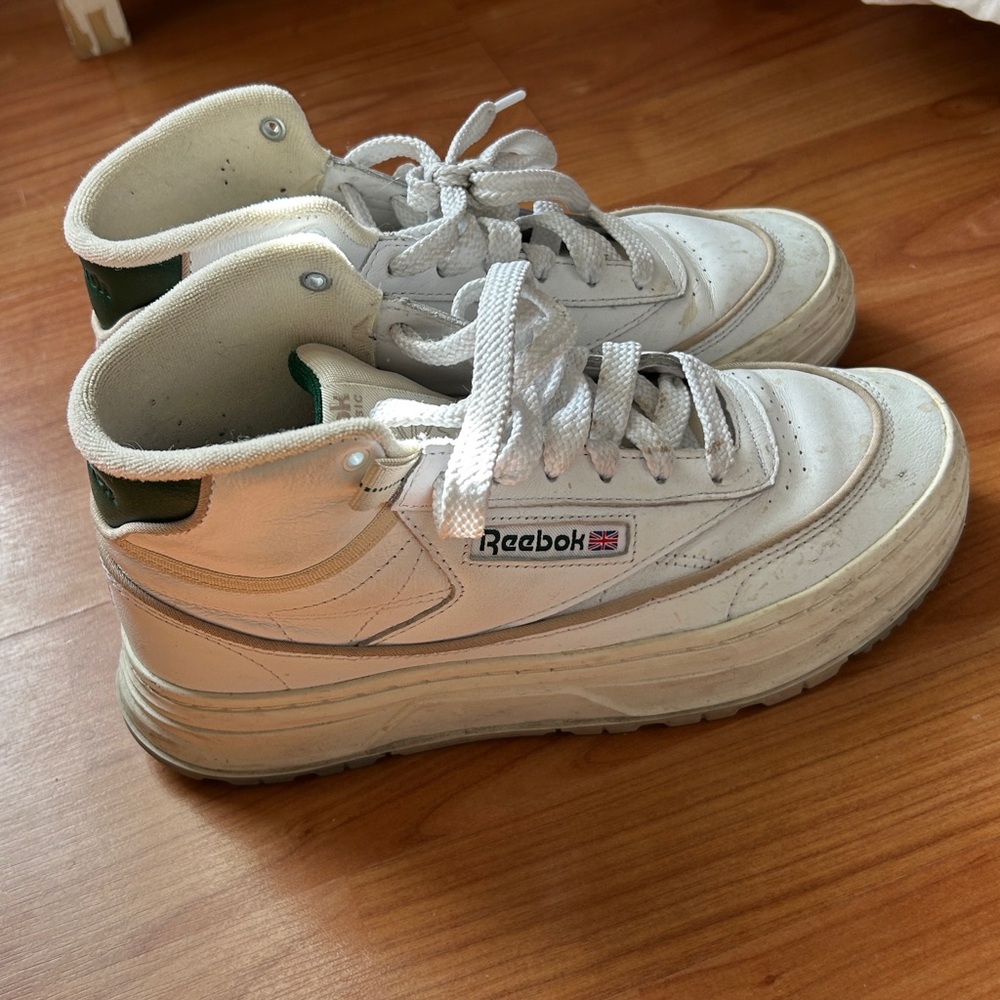 Reebok Club C Mid Sneakers need a little cleaning , great shape sz 7.5